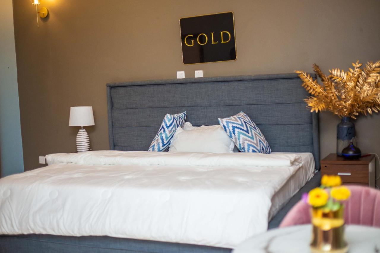 Piano & Gold Collections, Peduase Hotel Peduasi ภายนอก รูปภาพ