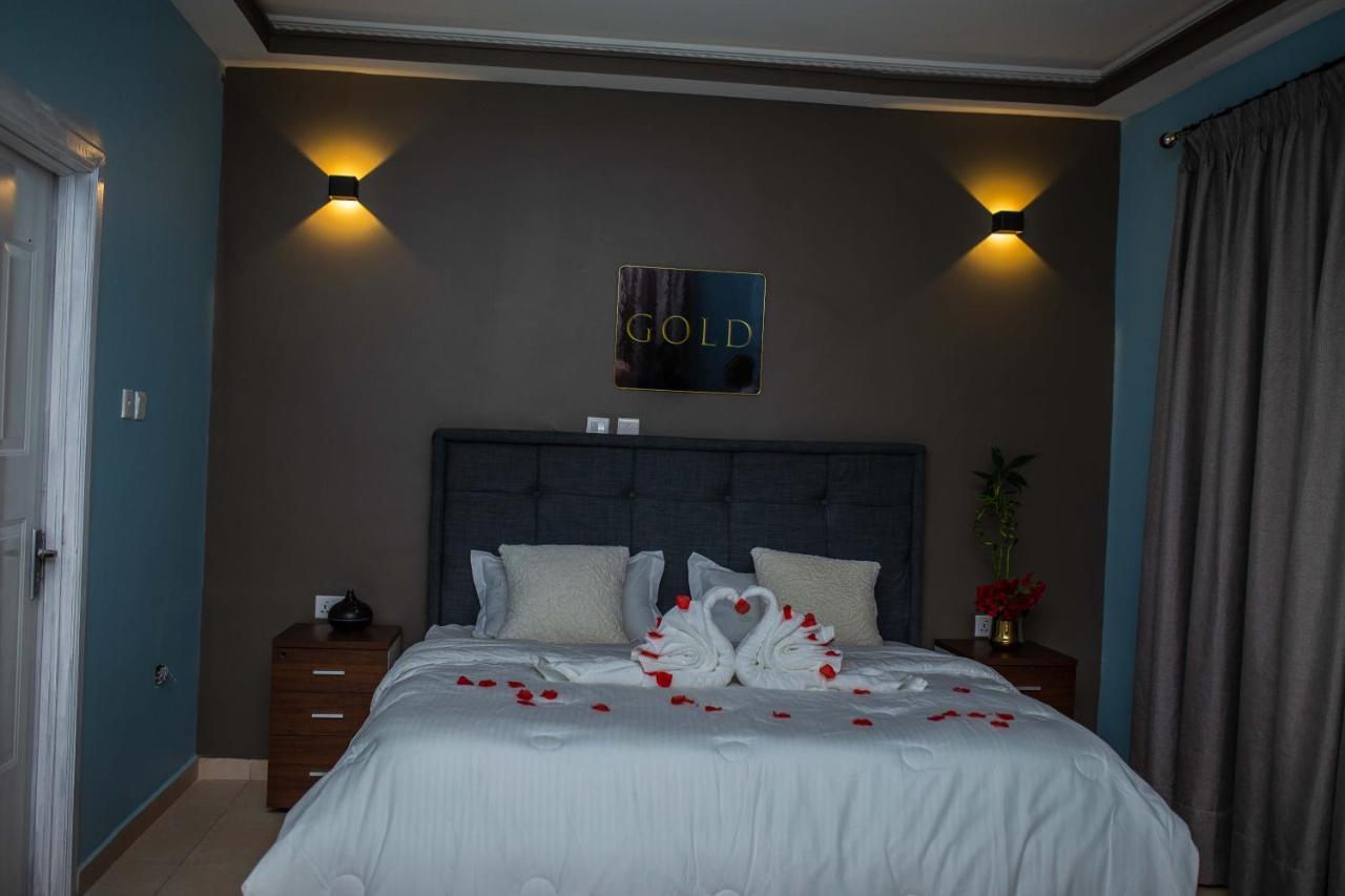 Piano & Gold Collections, Peduase Hotel Peduasi ภายนอก รูปภาพ